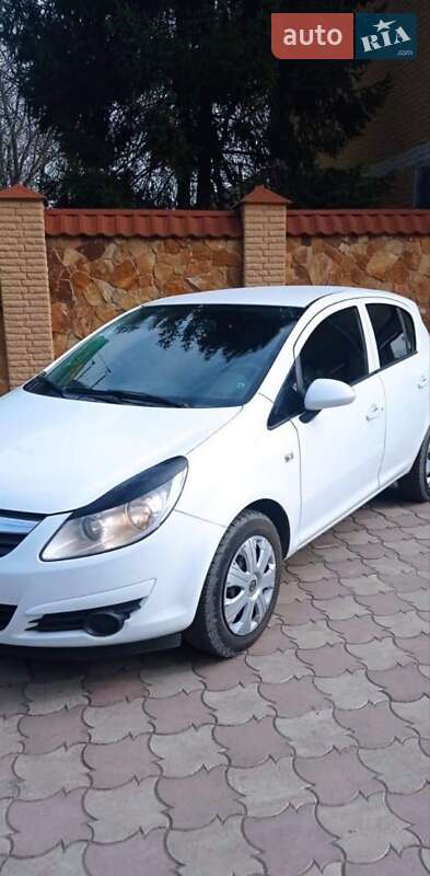 Хетчбек Opel Corsa 2010 в 