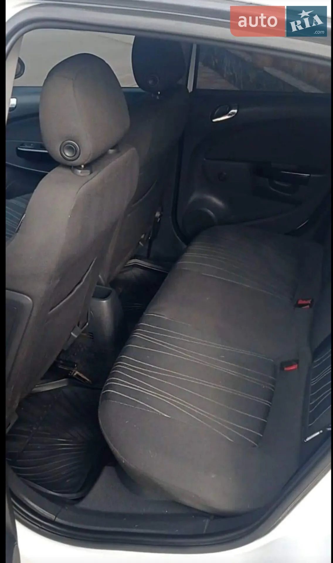 2010 Opel Corsa - мініатюра 8