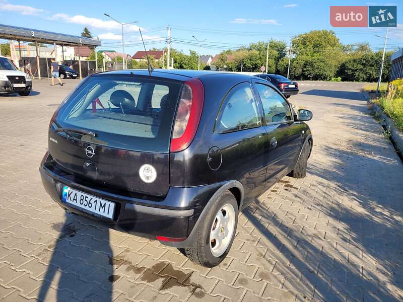 Хетчбек Opel Corsa 2004 в Києві