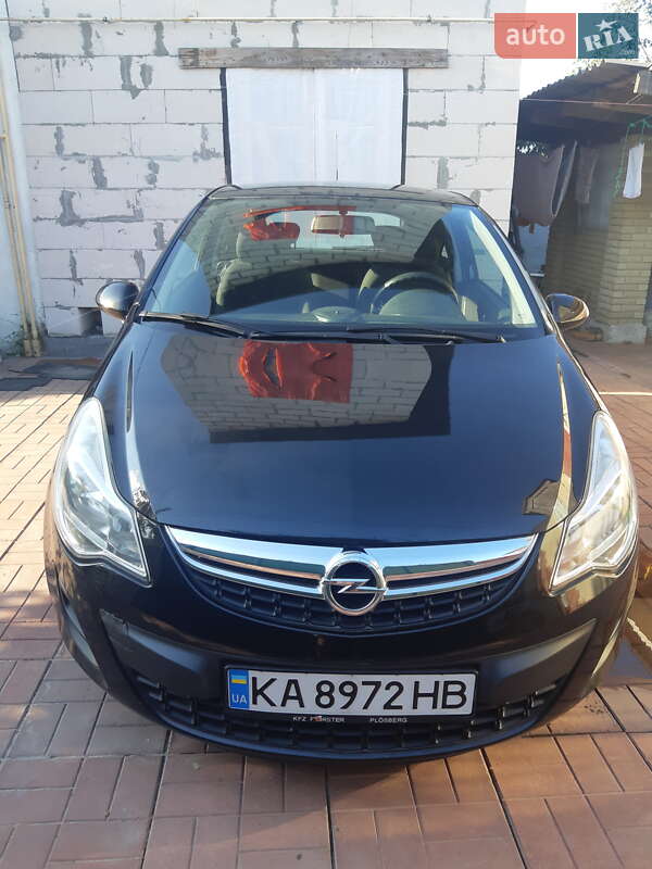Хэтчбек Opel Corsa 2012 в 