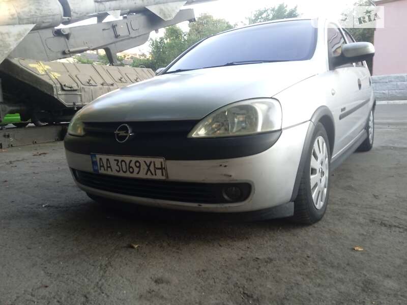 Хэтчбек Opel Corsa 2002 в Киеве