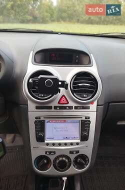 Хетчбек Opel Corsa 2011 в 