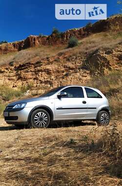 Хэтчбек Opel Corsa 2003 в 