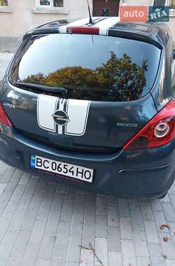 Хэтчбек Opel Corsa 2010 в 