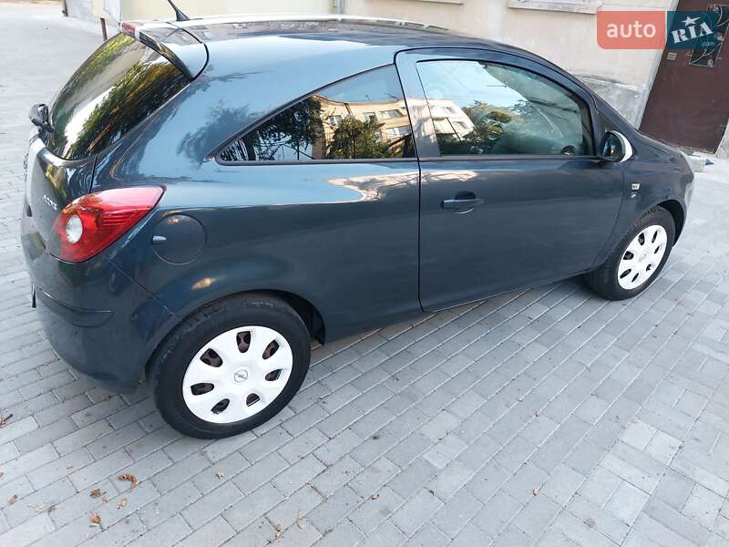Хэтчбек Opel Corsa 2010 в Львове