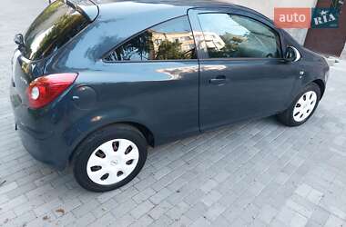 Хэтчбек Opel Corsa 2010 в 