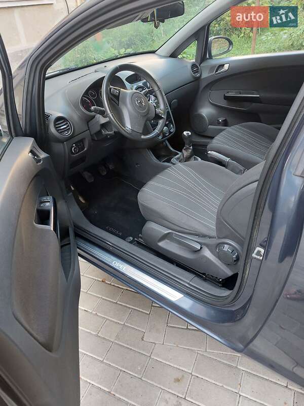Хэтчбек Opel Corsa 2010 в Львове