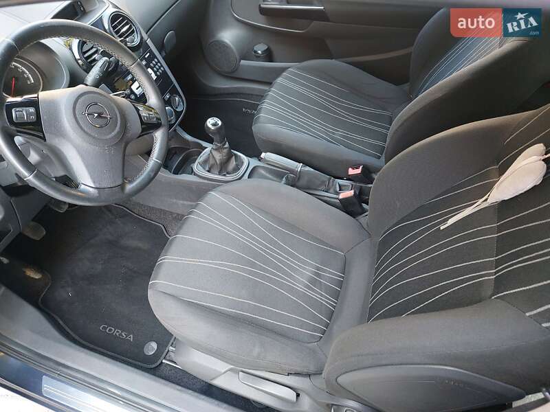 Хэтчбек Opel Corsa 2010 в Львове