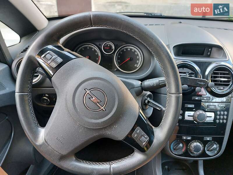 Хэтчбек Opel Corsa 2010 в Львове