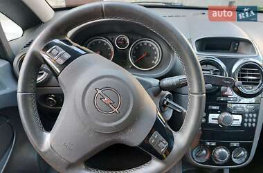 Хэтчбек Opel Corsa 2010 в 