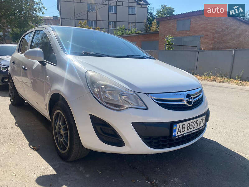 Хэтчбек Opel Corsa 2013 в 