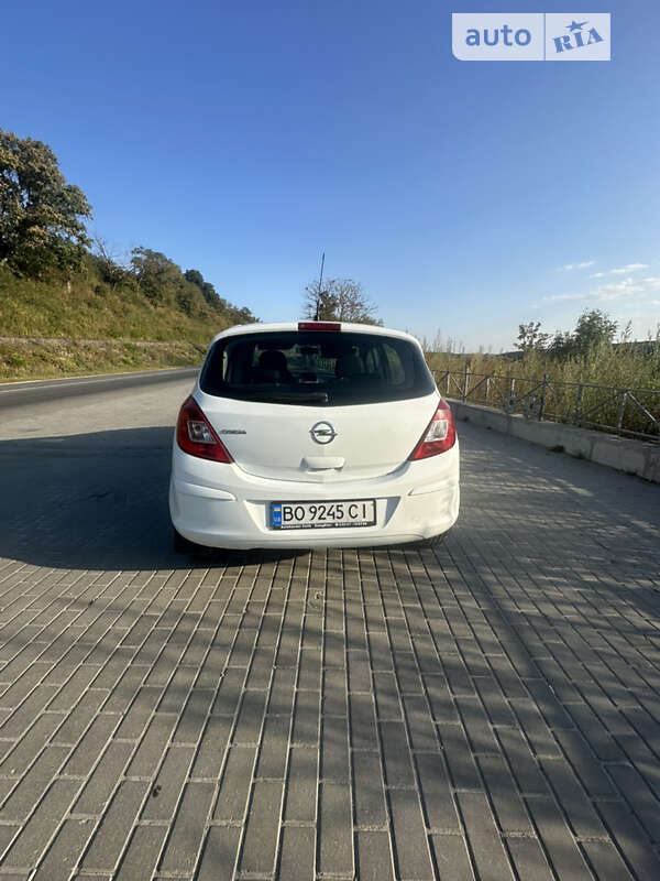 Хетчбек Opel Corsa 2013 в Тернополі