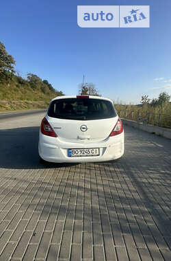 Хэтчбек Opel Corsa 2013 в 