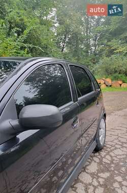 Хэтчбек Opel Corsa 2006 в 