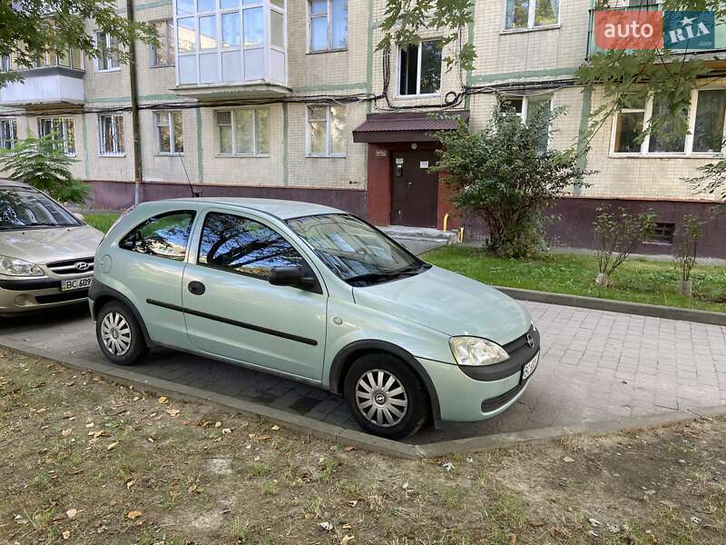 Хэтчбек Opel Corsa 2001 в Львове