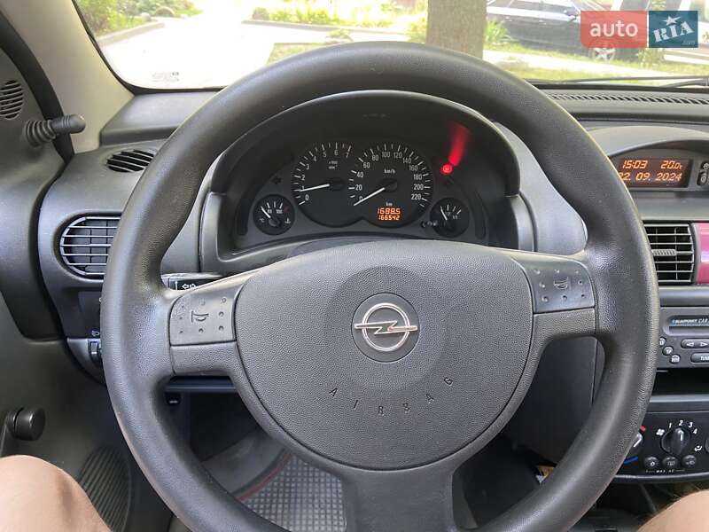 Хэтчбек Opel Corsa 2001 в Львове