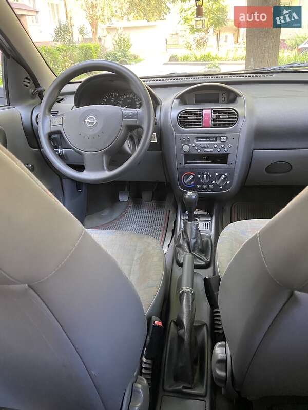 Хэтчбек Opel Corsa 2001 в Львове