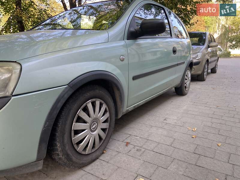 Хэтчбек Opel Corsa 2001 в Львове