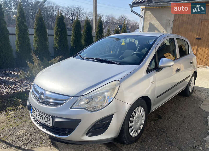 Хэтчбек Opel Corsa 2011 в Черновцах