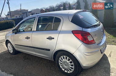 Хэтчбек Opel Corsa 2011 в 