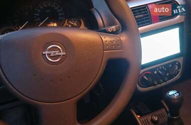 Хэтчбек Opel Corsa 2003 в 