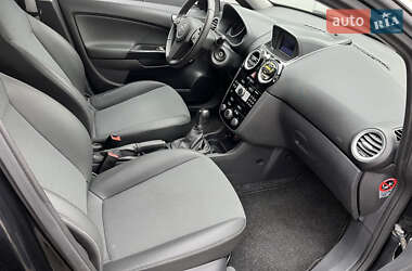 Хэтчбек Opel Corsa 2009 в 
