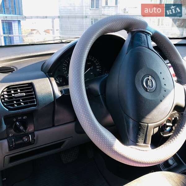 Хэтчбек Opel Corsa 2001 в Хмельницком