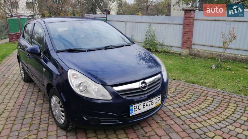 Хэтчбек Opel Corsa 2009 в Новояворовске