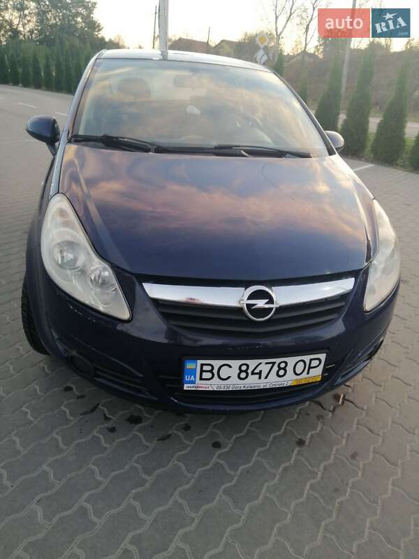 Хэтчбек Opel Corsa 2009 в Новояворовске