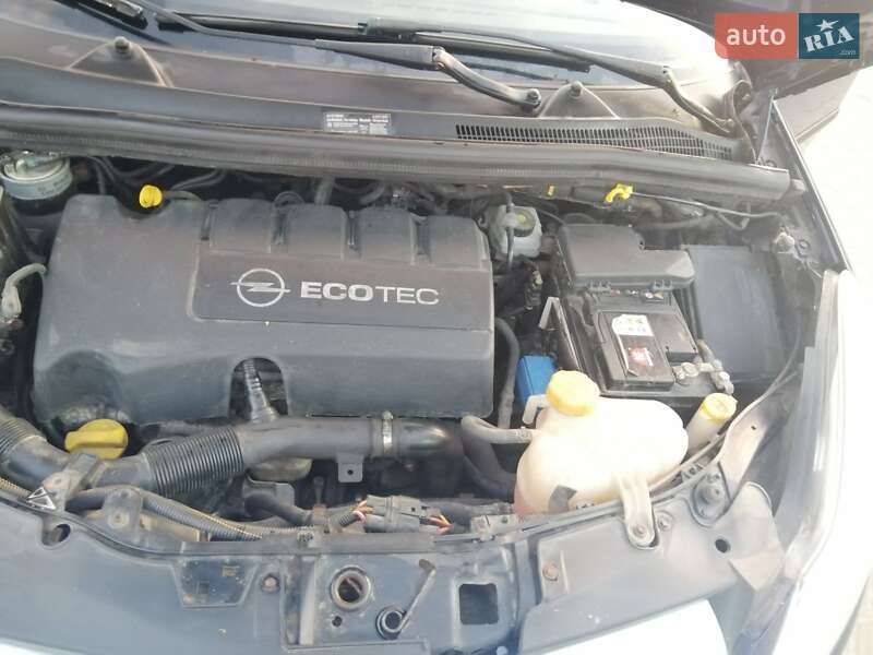 Хэтчбек Opel Corsa 2009 в Новояворовске