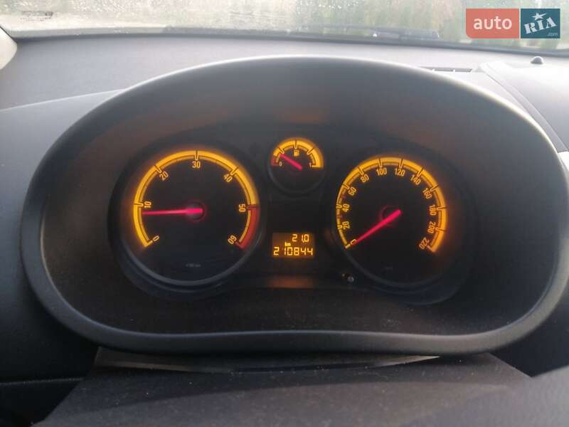 Хэтчбек Opel Corsa 2009 в Новояворовске
