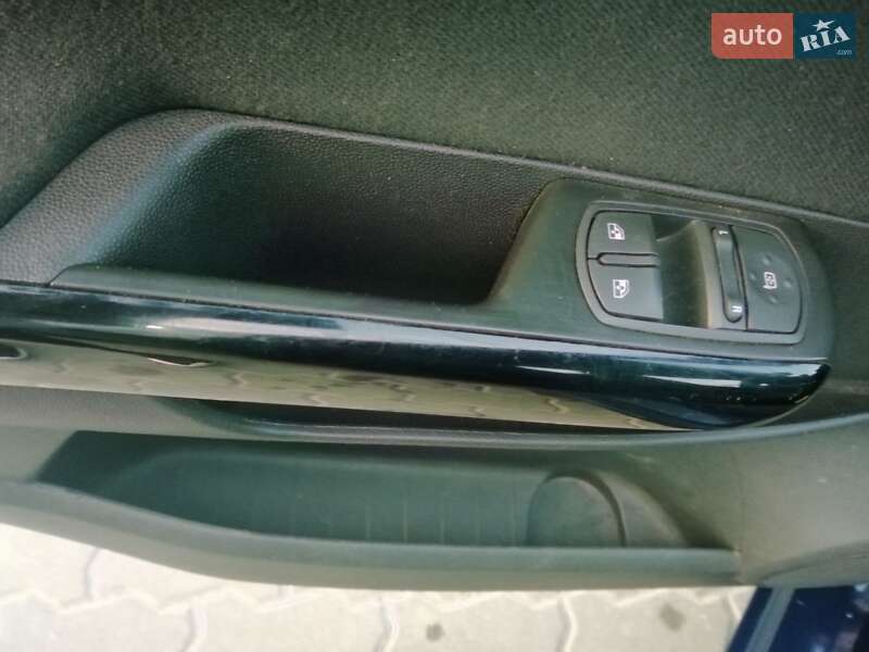 Хэтчбек Opel Corsa 2009 в Новояворовске