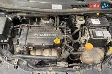 Хэтчбек Opel Corsa 2007 в 