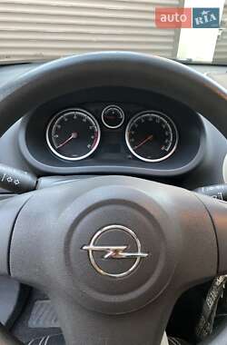 Хэтчбек Opel Corsa 2007 в 
