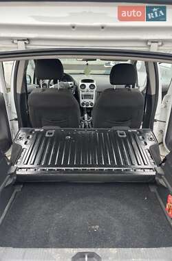 Хэтчбек Opel Corsa 2013 в 