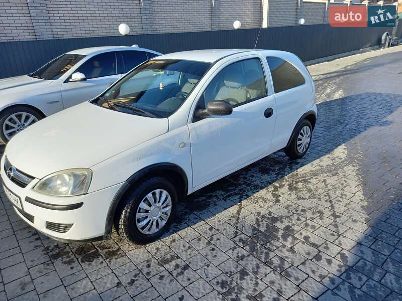Хэтчбек Opel Corsa 2005 в 