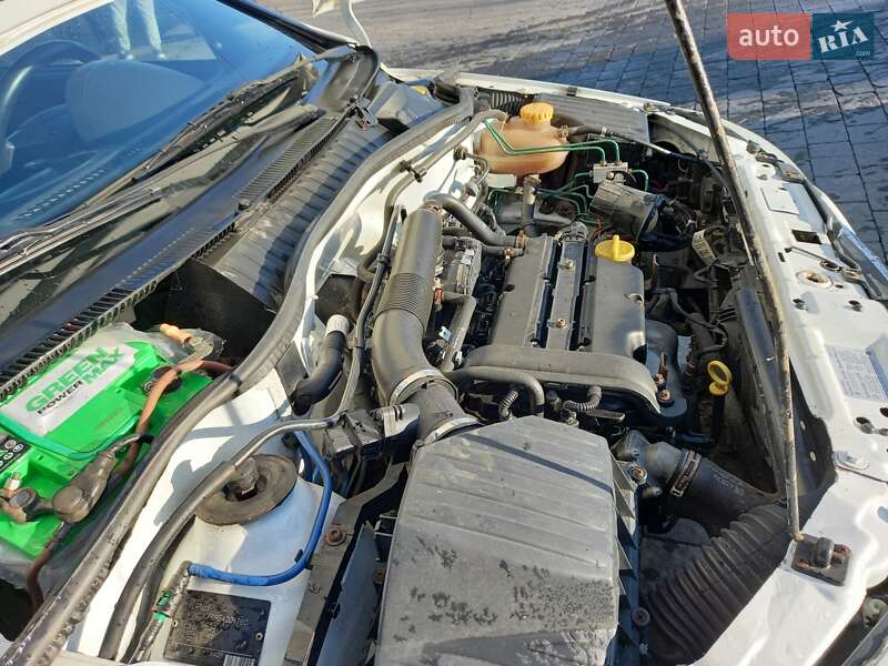 Хэтчбек Opel Corsa 2005 в Ивано-Франковске