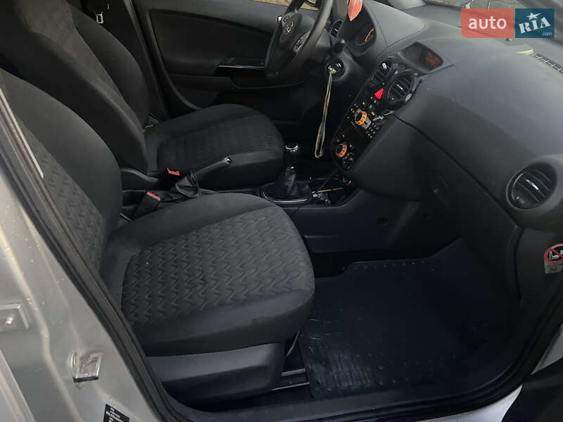 Хэтчбек Opel Corsa 2013 в Днепре