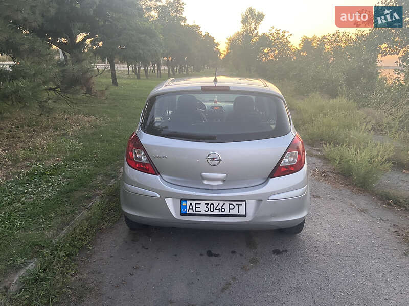 Хэтчбек Opel Corsa 2013 в Днепре