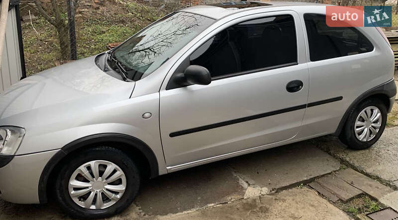 Хэтчбек Opel Corsa 2000 в Владимире