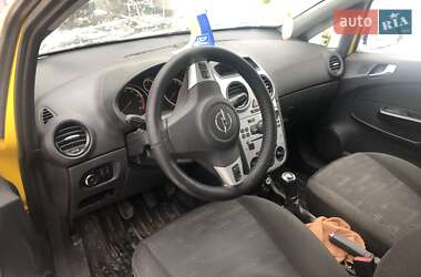 Хэтчбек Opel Corsa 2011 в 