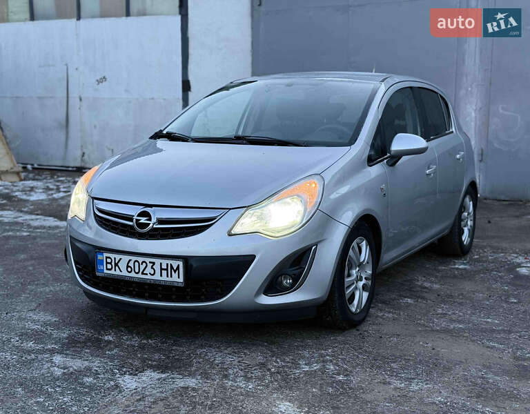 Хэтчбек Opel Corsa 2012 в Ровно