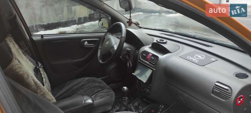 Хэтчбек Opel Corsa 2003 в Киеве