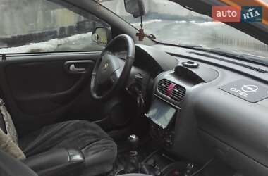 Хэтчбек Opel Corsa 2003 в 