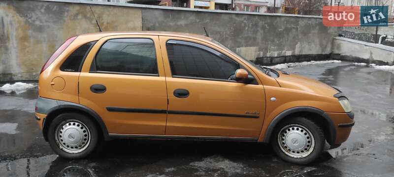 Хэтчбек Opel Corsa 2003 в Киеве