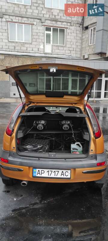 Хэтчбек Opel Corsa 2003 в Киеве