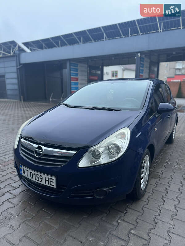 Хэтчбек Opel Corsa 2009 в 