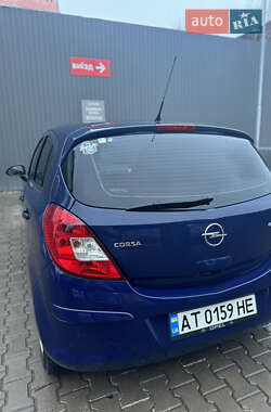 Хэтчбек Opel Corsa 2009 в 