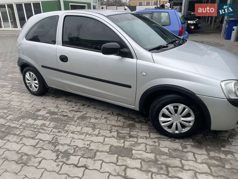 Хэтчбек Opel Corsa 2000 в Владимире