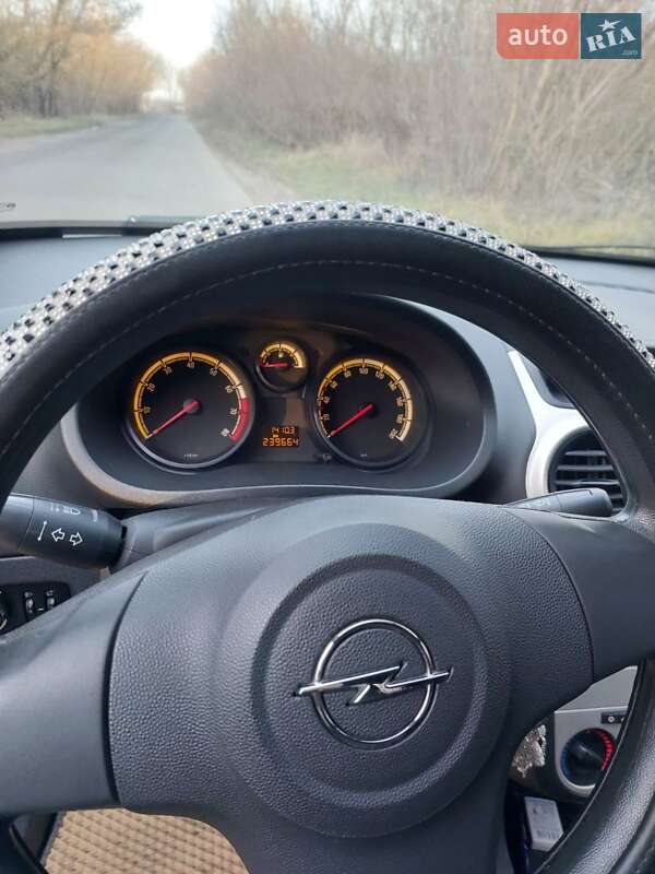 Хэтчбек Opel Corsa 2010 в Горохове